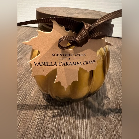 🍁 Pretty Fall Candles in Pumpkin Shaped Jars- Set of 2- NWT - Picture 3 of 5